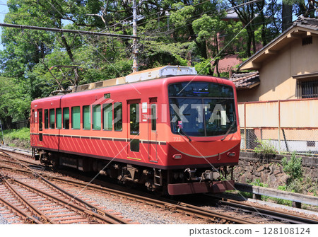 睿山電鐵720系抵達八瀨比叡山口站 睿山電鐵720系抵達八瀨比叡山口站 128108124