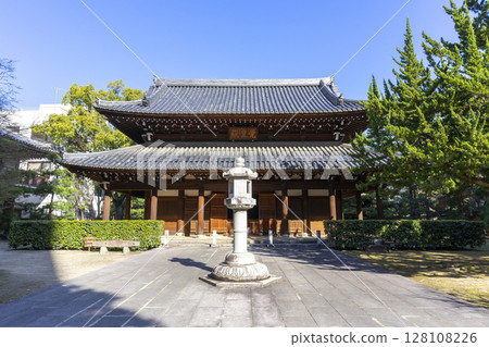 Beautiful view of Jotenji Temple with blue sky in Fukuoka, Japan  128108226