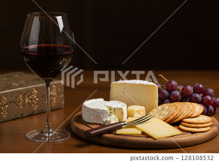 red wine with various types of cheese 128108532