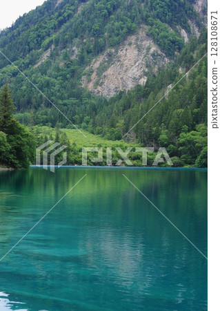 Blue lake 128108671