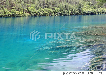 A clear blue lake A clear blue lake 128108795