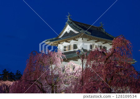 Hirosaki Park, Shimoshirogane-cho, Hirosaki City, Aomori Prefecture - Night view of Hirosaki Castle tower surrounded by illuminated cherry blossoms such as weeping cherry trees Hirosaki Park, Shimoshirogane-cho, Hirosaki City, Aomori Prefecture - Night view of Hirosaki Castle tower surrounded by illuminated cherry blossoms such as weeping cherry trees 128109534