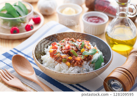 咖啡廳風味鼠尾草香味肉醬蓋飯(肉醬蓋飯) 咖啡廳風味鼠尾草香味肉醬蓋飯(肉醬蓋飯) 128109595
