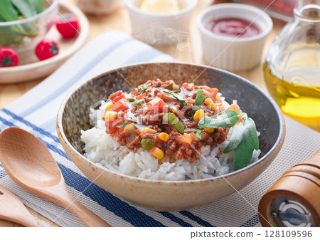 咖啡廳風味鼠尾草香味肉醬蓋飯（肉醬蓋飯） 128109596