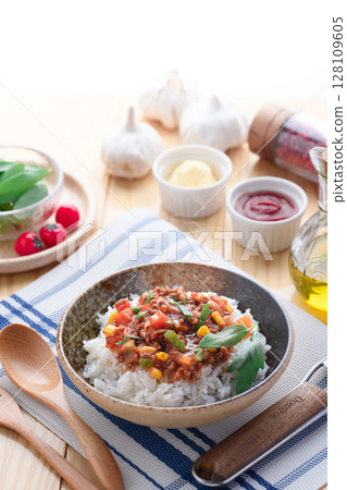 咖啡廳風味鼠尾草香味肉醬蓋飯(肉醬蓋飯) 咖啡廳風味鼠尾草香味肉醬蓋飯(肉醬蓋飯) 128109605