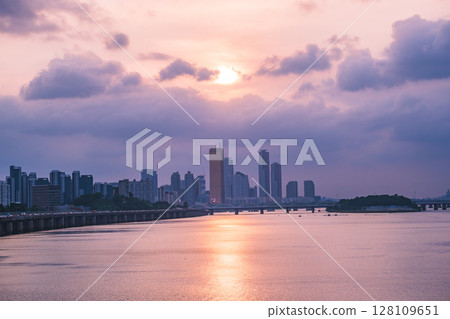 A view of the sunset city of Yeouido in the financial district taken on the Dongjak Bridge on the Han River in summer evening 128109651
