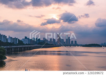 A view of the sunset city of Yeouido in the financial district taken on the Dongjak Bridge on the Han River in summer evening 128109672