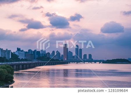 A view of the sunset city of Yeouido in the financial district taken on the Dongjak Bridge on the Han River in summer evening A view of the sunset city of Yeouido in the financial district taken on the Dongjak Bridge on the Han River in summer evening 128109684