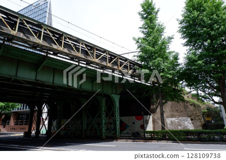 New mansion bridge 128109738