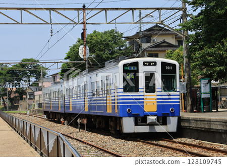 越前鐵道7000系列列車停靠三國港站 128109745