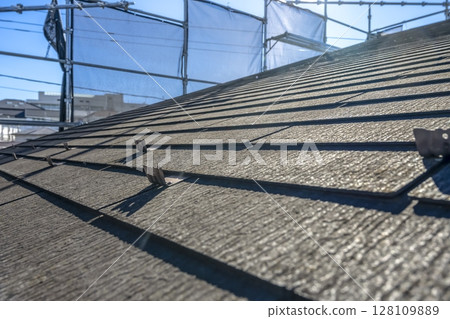 Roof repair work for detached houses Roof 128109889