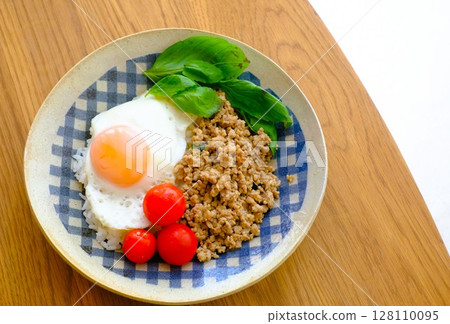 加泡飯炒蛋 128110095