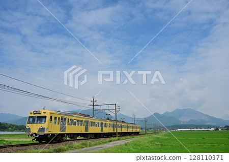 三義鐵道801系列車和藤原山 128110371