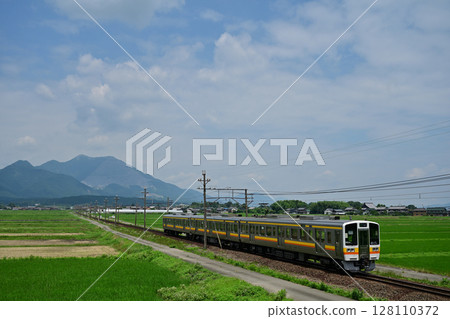 三義鐵道5000系列列車和藤原山 128110372