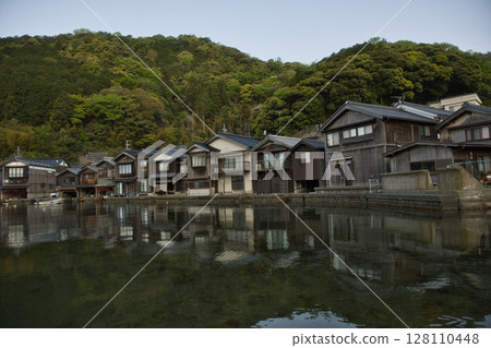 京都海濱:從伊根浦公園眺望的船屋 14 京都海濱:從伊根浦公園眺望的船屋 14 128110448