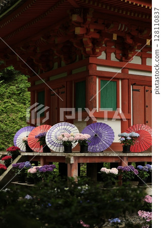 繡球花和寺廟 128110837