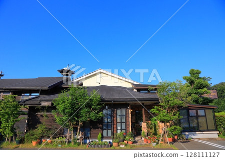 兵庫縣豐岡市的一家設有鸛紀念碑的咖啡店 兵庫縣豐岡市的一家設有鸛紀念碑的咖啡店 128111127