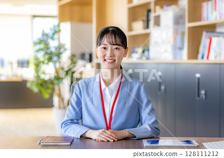 Business woman at the reception Business woman at the reception 128111212