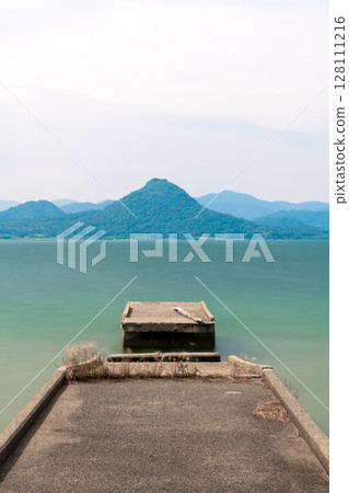 Mount Kabuto can be seen as an extension of the broken pier. Mount Kabuto can be seen as an extension of the broken pier. 128111216