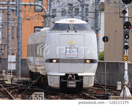 特快列車「Inishie」抵達奈良車站 128111375