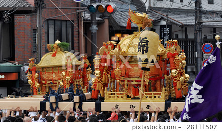 祇園祭的西座神轎 128111507