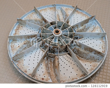 Washing machine: Stains on the inside of the pulsator 128112919