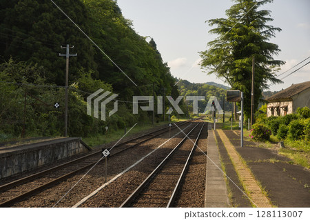 Kyoto Tango Railway Miyamai Line Shinonome Station to Nishi-Maizuru Kyoto Tango Railway Miyamai Line Shinonome Station to Nishi-Maizuru 128113007