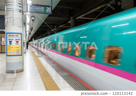 Tokyo, Shinkansen, Ueno Station platform scenery 128113142