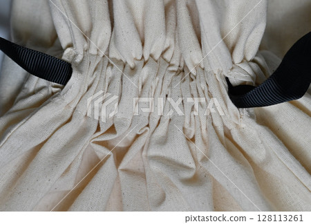 Cotton drawstring bag opening 128113261