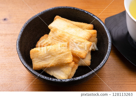 Mayonnaise rice crackers 128113263