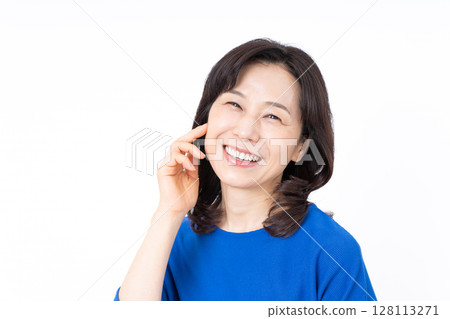 Middle-aged female beauty Middle-aged female beauty 128113271