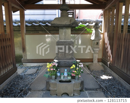 The grave of Gennai Hiraga in Hashiba, Taito Ward The grave of Gennai Hiraga in Hashiba, Taito Ward 128113715