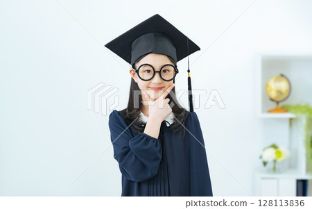 穿著醫生服裝的女孩 128113836
