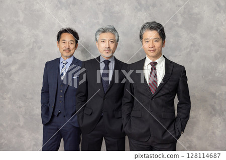 中年男性商務人士 128114687
