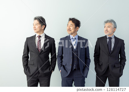 中年男性商務人士 中年男性商務人士 128114727
