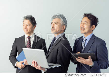 Middle-aged male business person 128114732