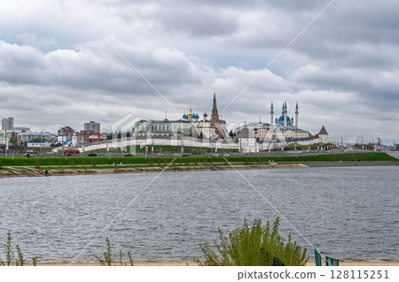 Cityscape of the embankment of the city of Kazan and the Kazan Kremlin. Russia 128115251