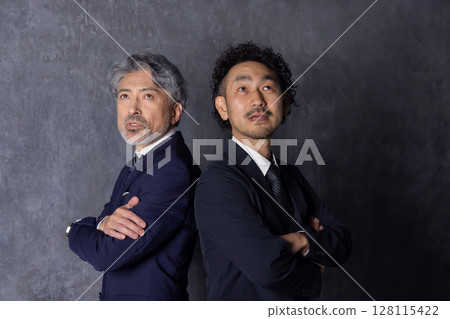 高階主管中年男性商人 高階主管中年男性商人 128115422