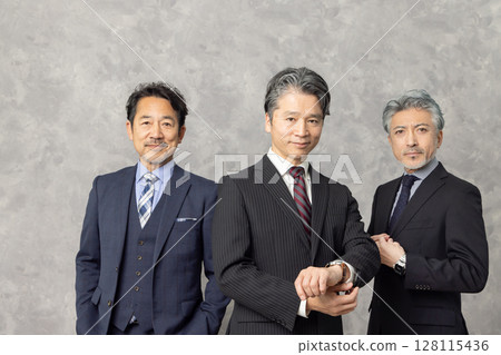 高階主管中年男性商務人士 128115436