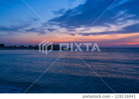 《和歌山縣》夕陽白浜海灘、南紀白浜 《和歌山縣》夕陽白浜海灘、南紀白浜 128116041