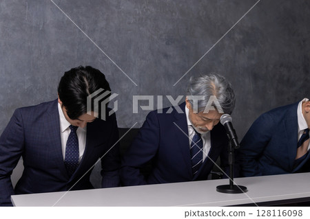 道歉新聞發布會和股東大會的商業形象 128116098