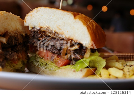 Hamburger Hamburger 128116314