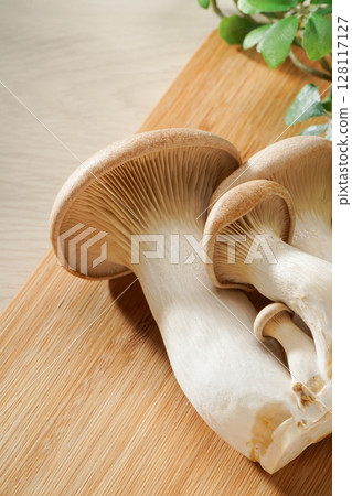 Ingredient image: Fresh king oyster mushrooms 128117127