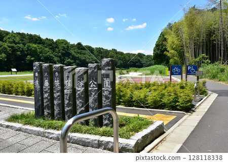 Entrance and information board at Endo Sasakuboya Park, Fujisawa City, Kanagawa Prefecture 128118338