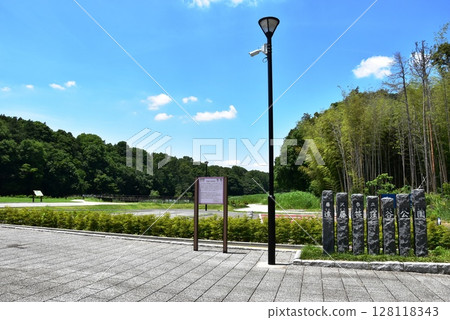 Entrance and information board at Endo Sasakuboya Park, Fujisawa City, Kanagawa Prefecture 128118343