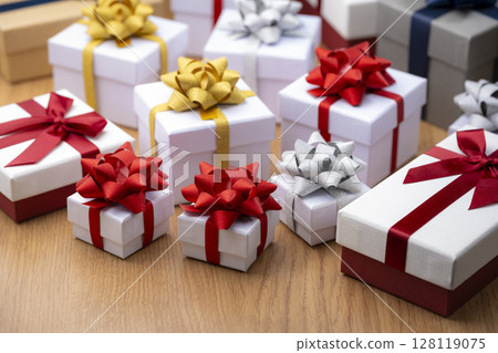 排列的彩色禮品盒 128119075