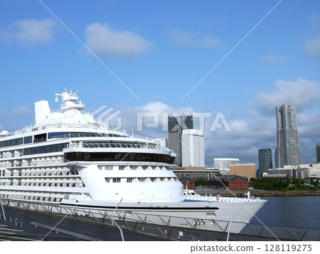 飛鳥三號停泊在大棧橋碼頭 飛鳥三號停泊在大棧橋碼頭 128119275