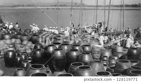 1931 年，日治時期北韓平壤拍攝的老照片，照片中可以看到大同江沿岸的南韓花瓶 128119771