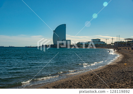 西班牙巴塞隆納：一座遍佈高第建築的城市 128119892