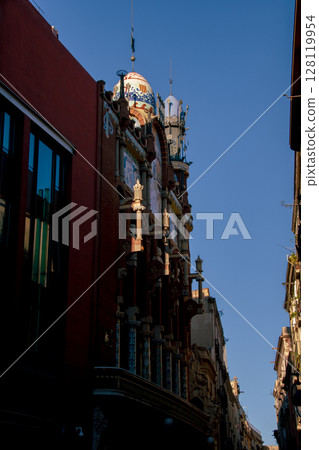 西班牙巴塞隆納：一座遍佈高第建築的城市 128119954